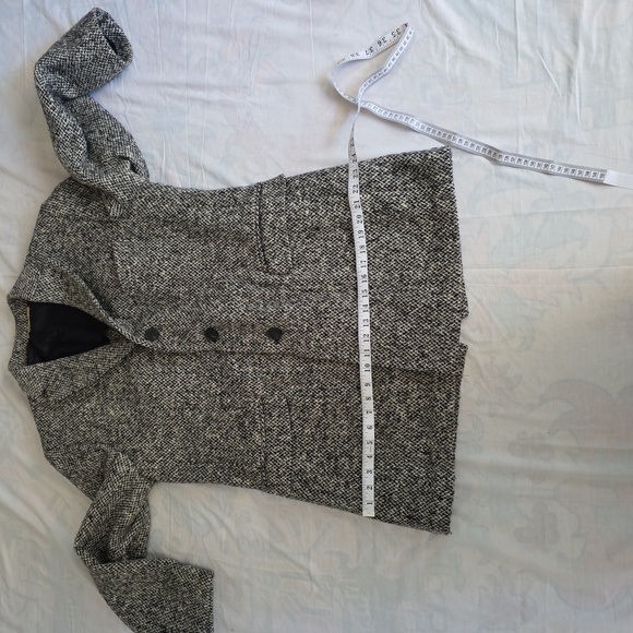 Stylish Black and White Tweed Coat - Picture 4 of 13